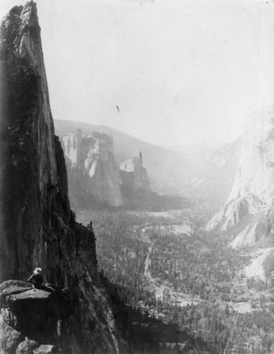 Yosemite Valley looking west. From the 4 mile trail to Glacier Point.