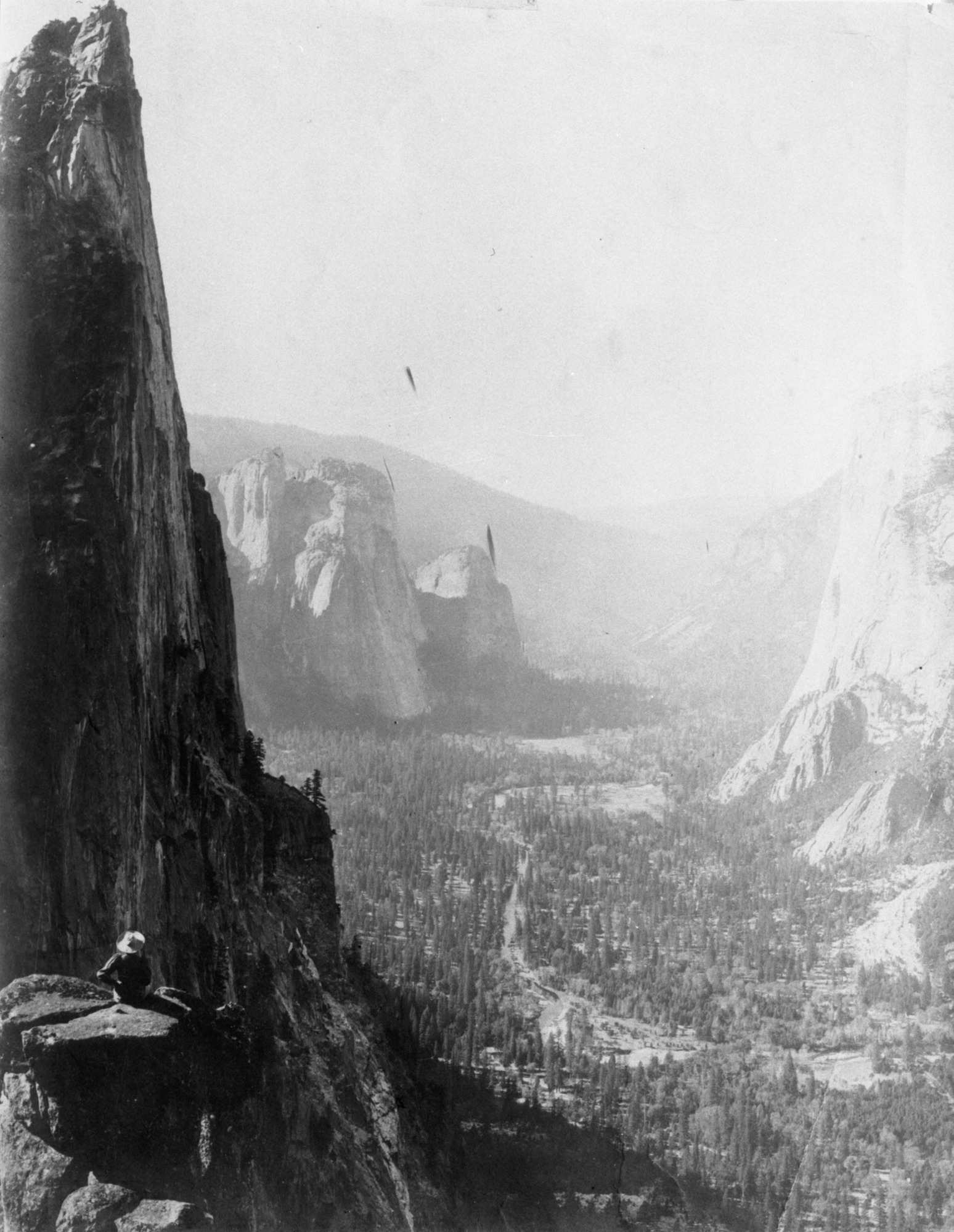 Yosemite Valley looking west. From the 4 mile trail to Glacier Point.
