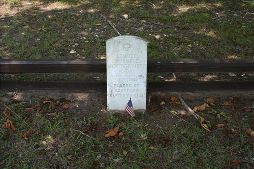 Images of Major Lemuel Montgomery's grave site at Horseshoe Bend NMP