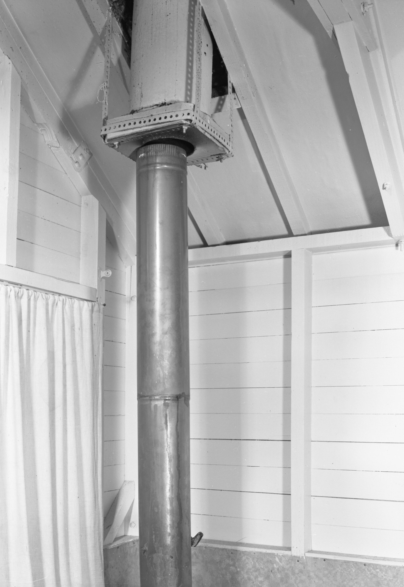 Stoves in Yosemite Lodge cains with bent legs and loose stovepipe connection.