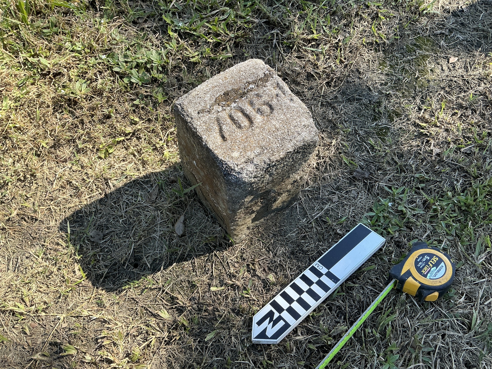 Extra image of flat marble marker