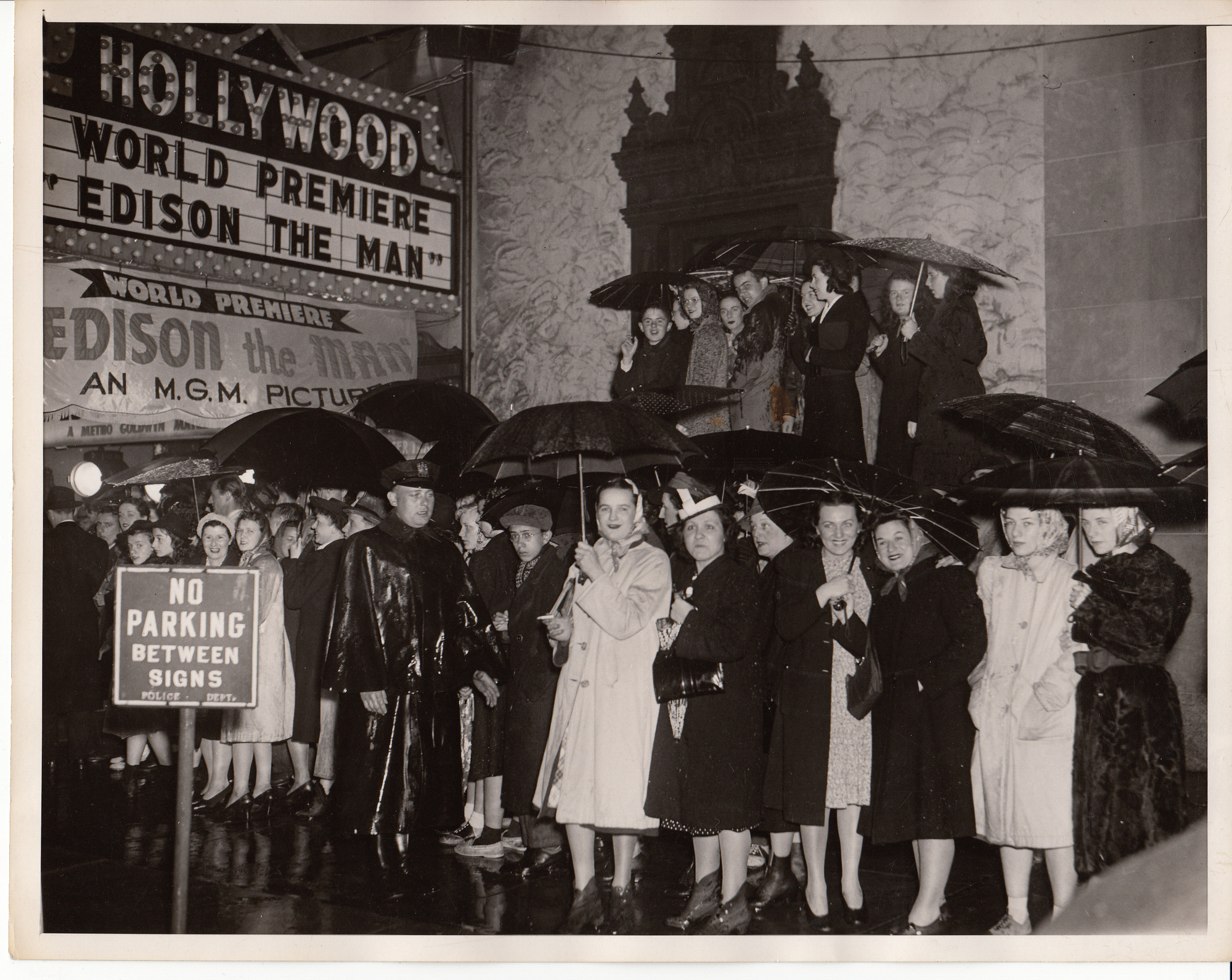 Crowd outside Hollywood Theater on Central Avenue in East Orange, NJ for premiere of "Edison, the Man."