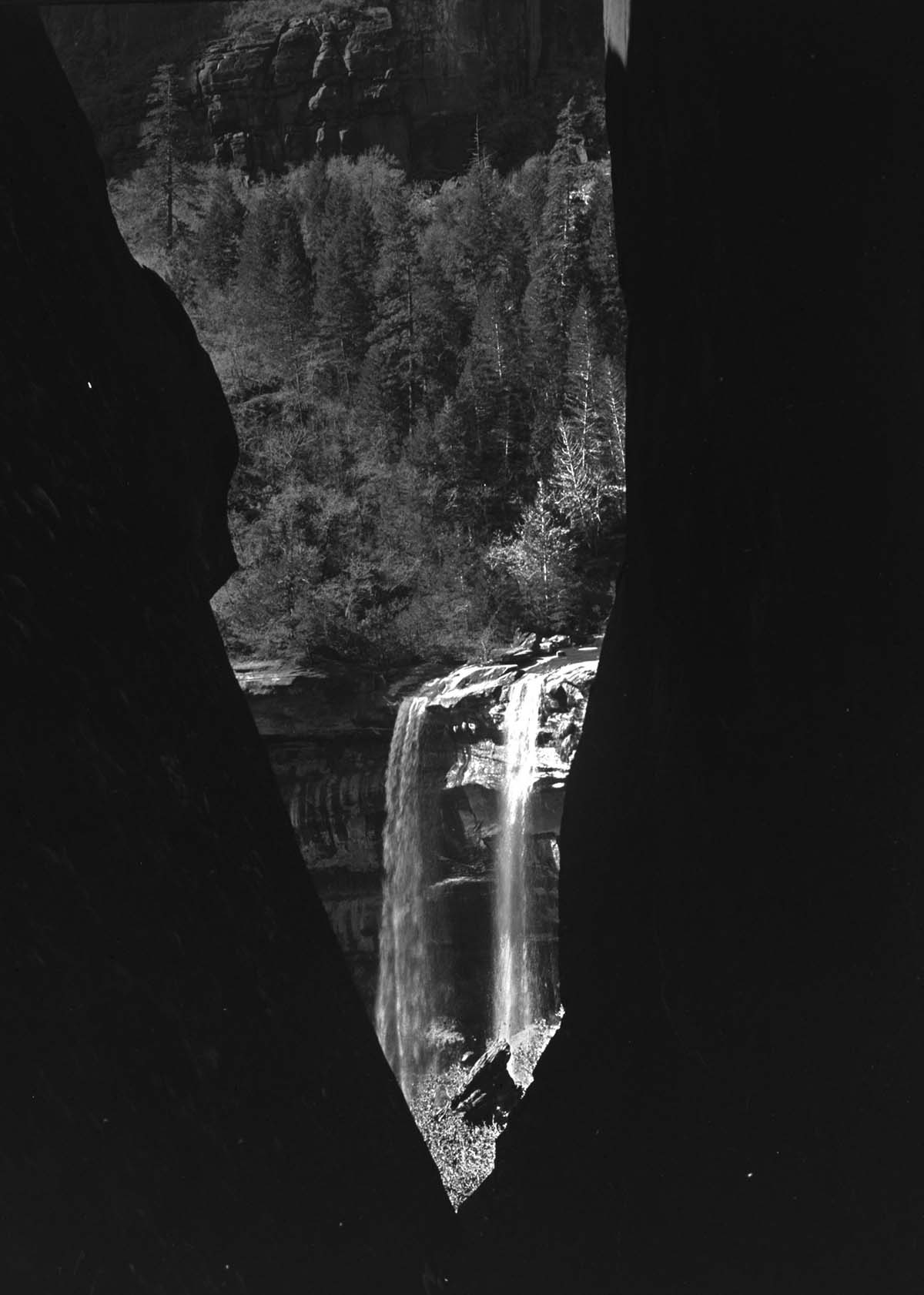 Emerald Pools waterfalls.