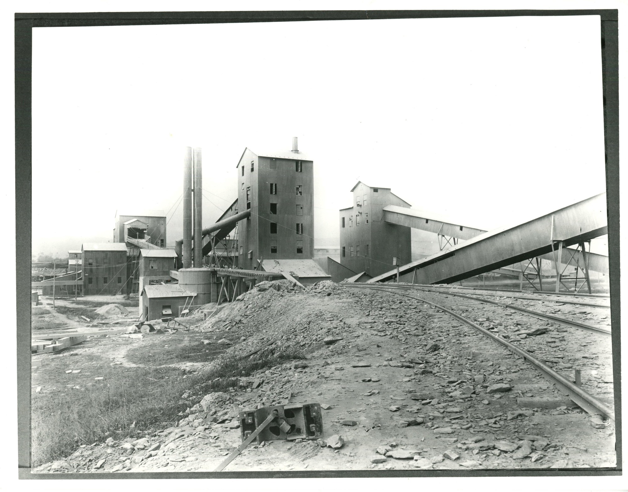 General view, buildings and conveyors.
