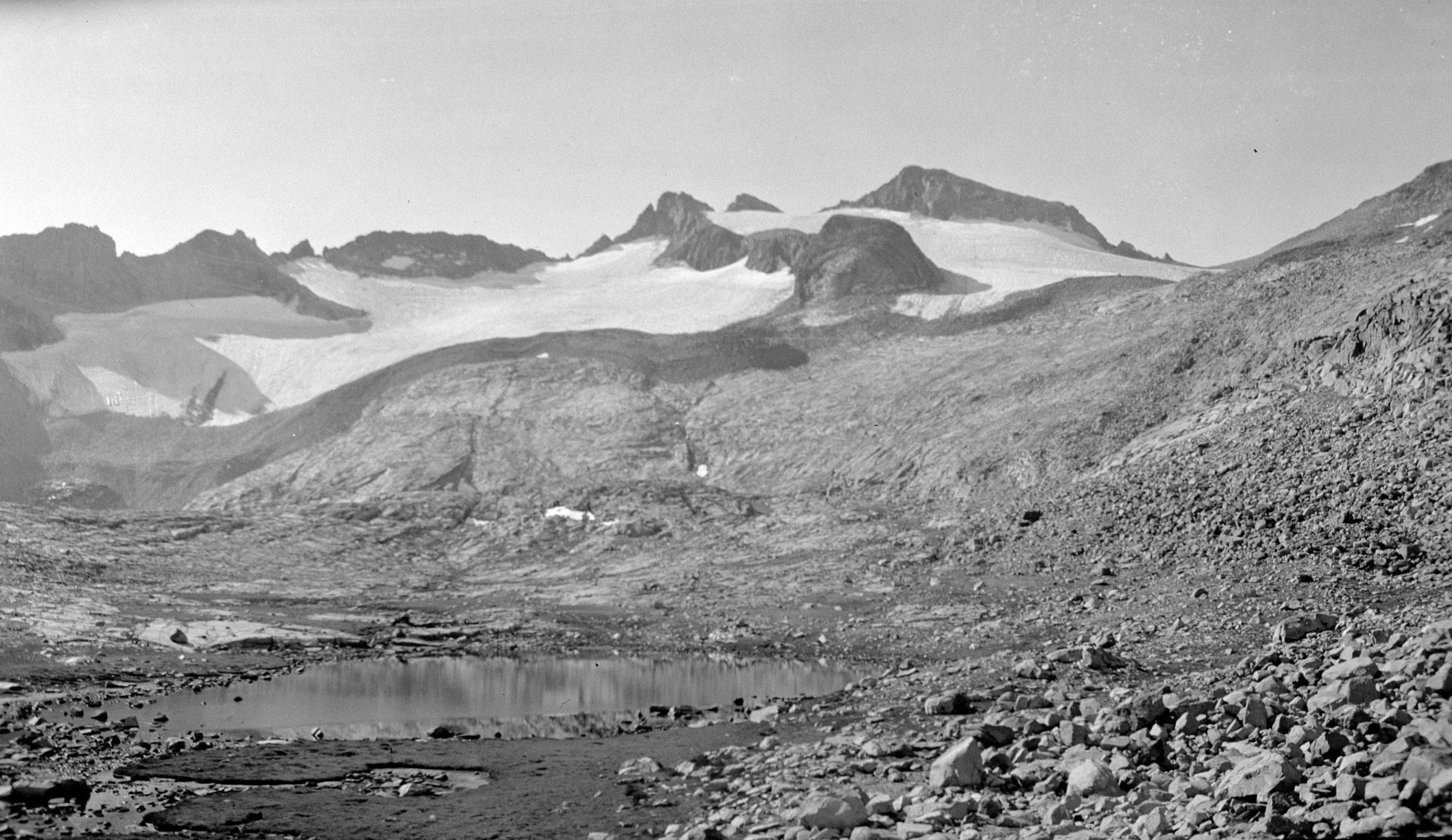 Mt. Lyell, 13,090 feet. Photo same as RL-7030. Used as photo #3 in the 1933 glacial survey report.