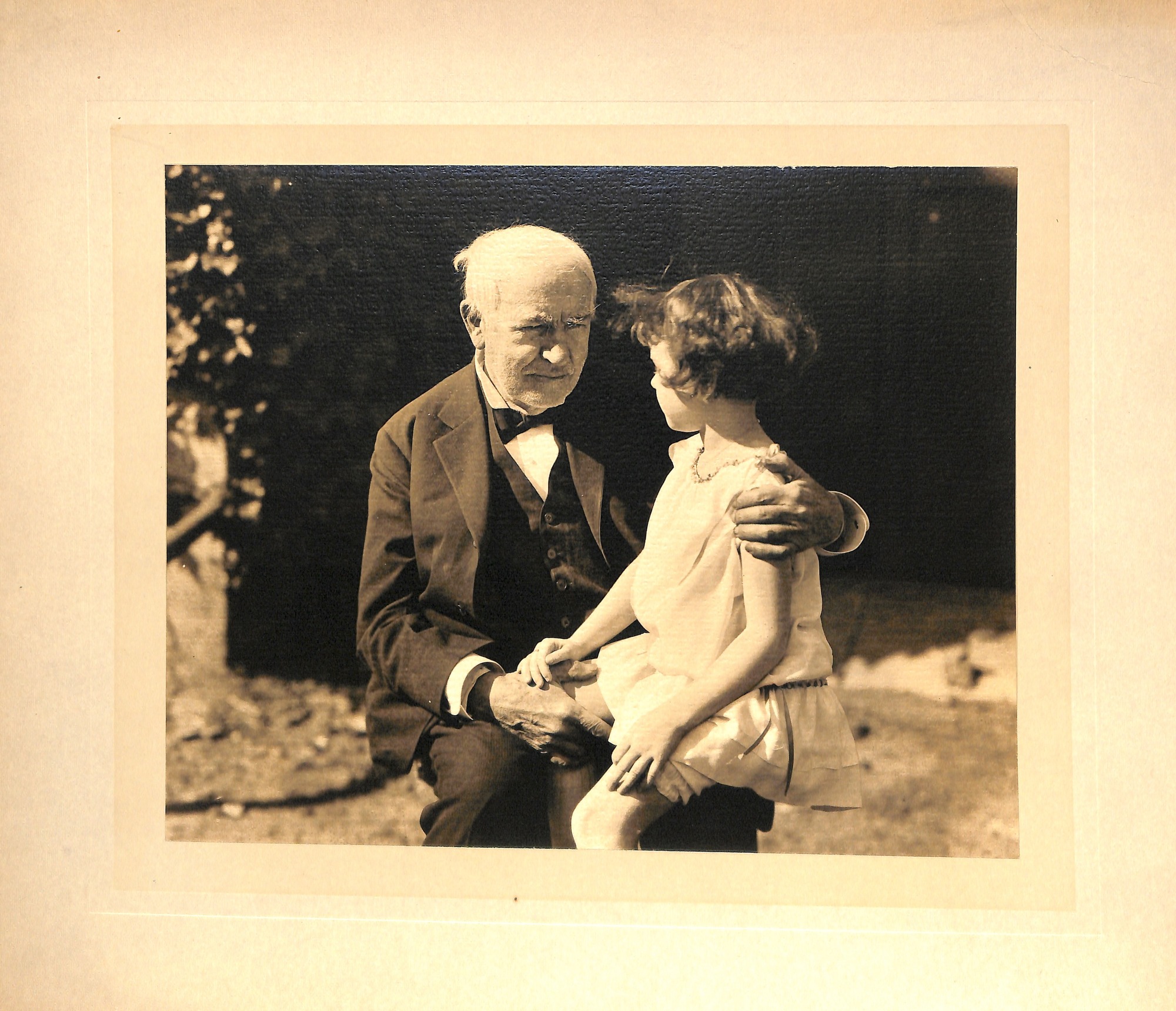 Thomas Edison with Helen Rowland in a promotional photo for the Cleveland Community Chest Drive.