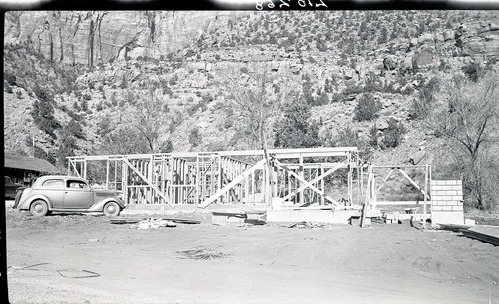 Construction, residence Building 6, Oak Creek residential area.