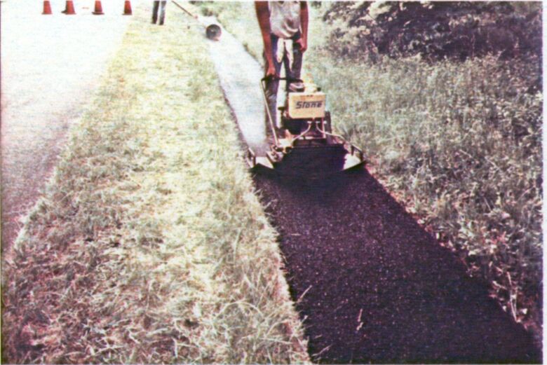 Compaction at bituminous paved waterway