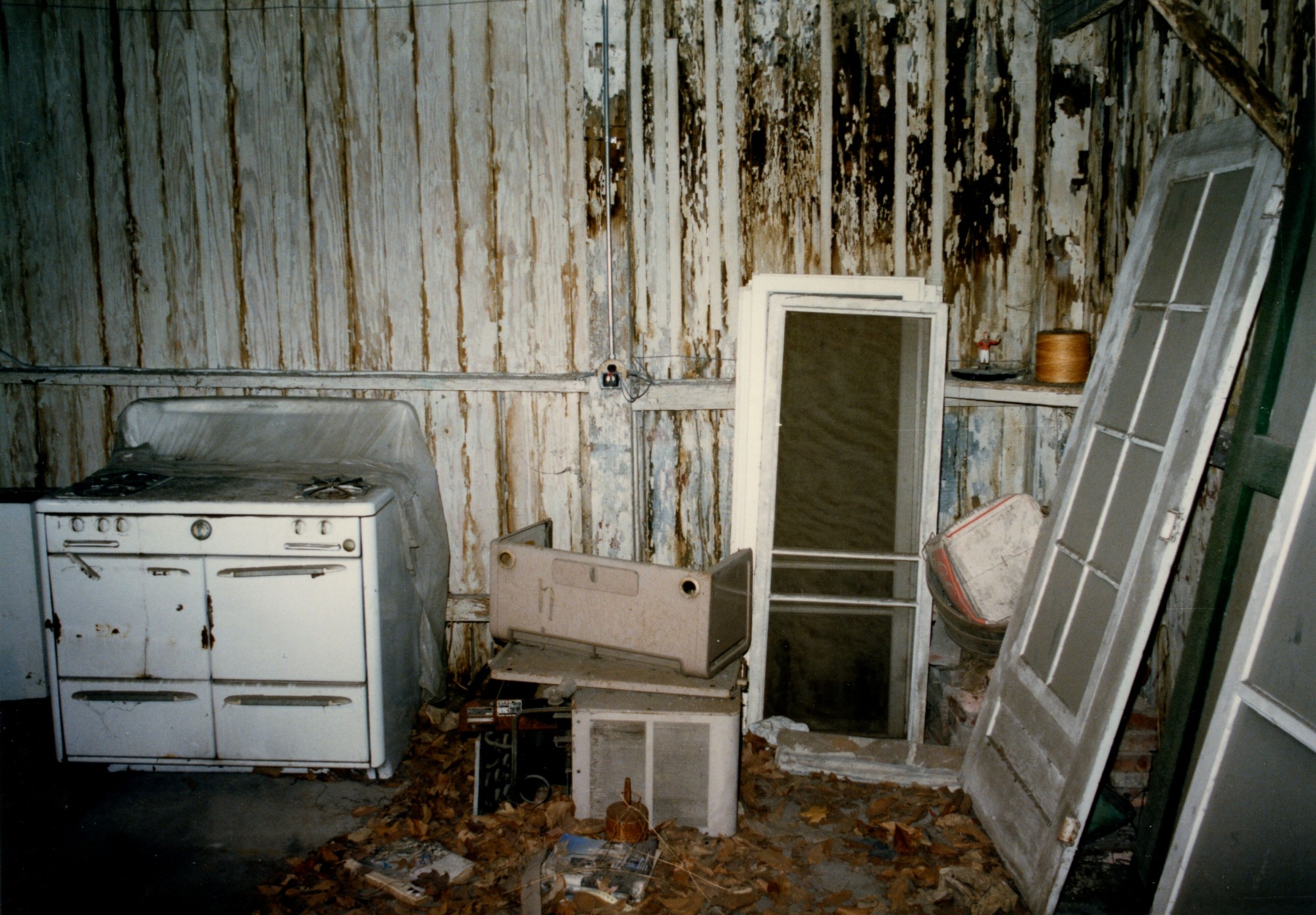 HS-2:  west bay- south wall