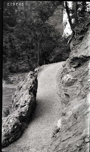 Narrows Trail construction with a detail of the locking course.