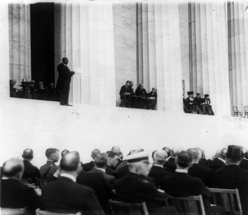 Robert Russa Moton, principal of Tuskegee Institute, delivers remarks at the dedication of the Lincoln Memorial 