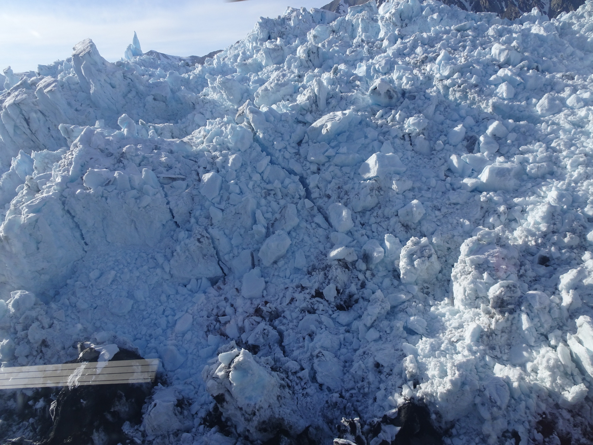 Chaotic jumble of ice chunks