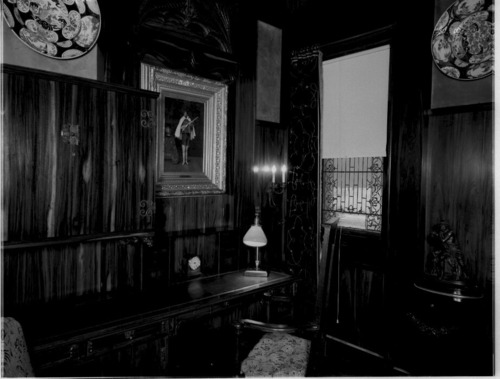  Small room with a desk and wooden walls