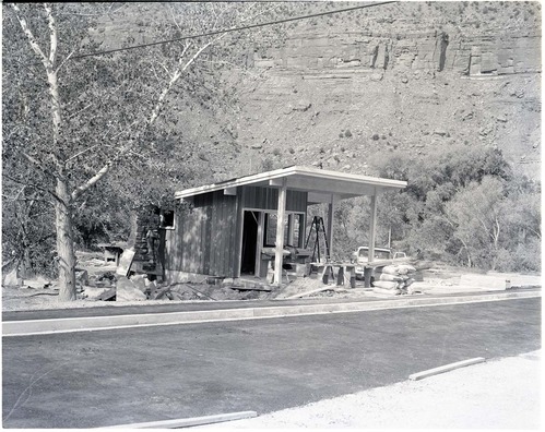 Construction of the Watchman Campground ranger station.
