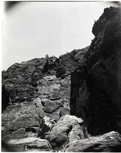 BW photo of a rock slide along the Narrows Trail.