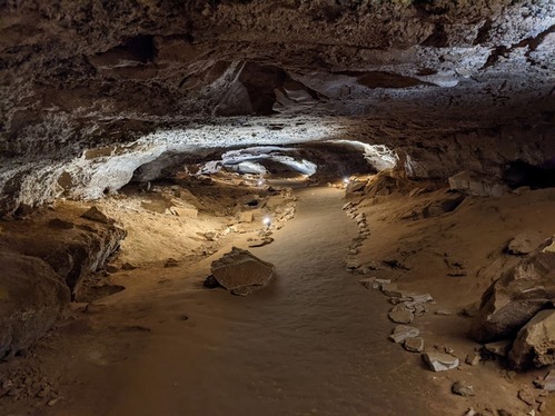 Cleaveland Avenue tour route, a tubular passageway, inside of Mammoth Cave.