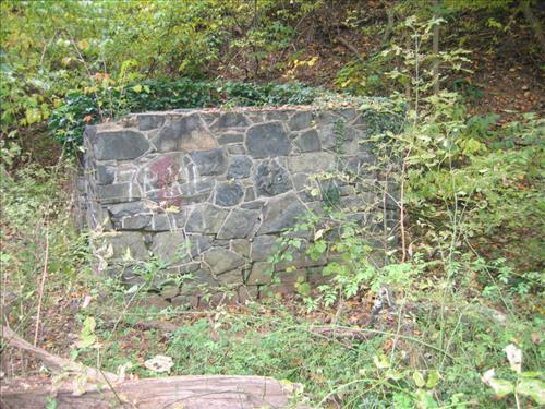 Springhouse at Glover-Archbold Park in November 2007