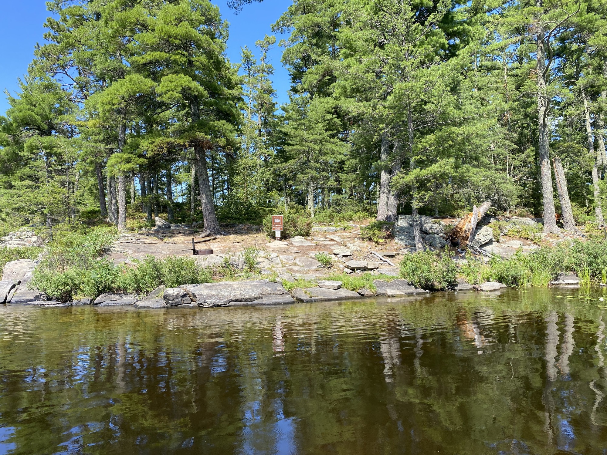 Houseboat Kempton Entrance North at Rainy Lake, Sand mooring; From Water