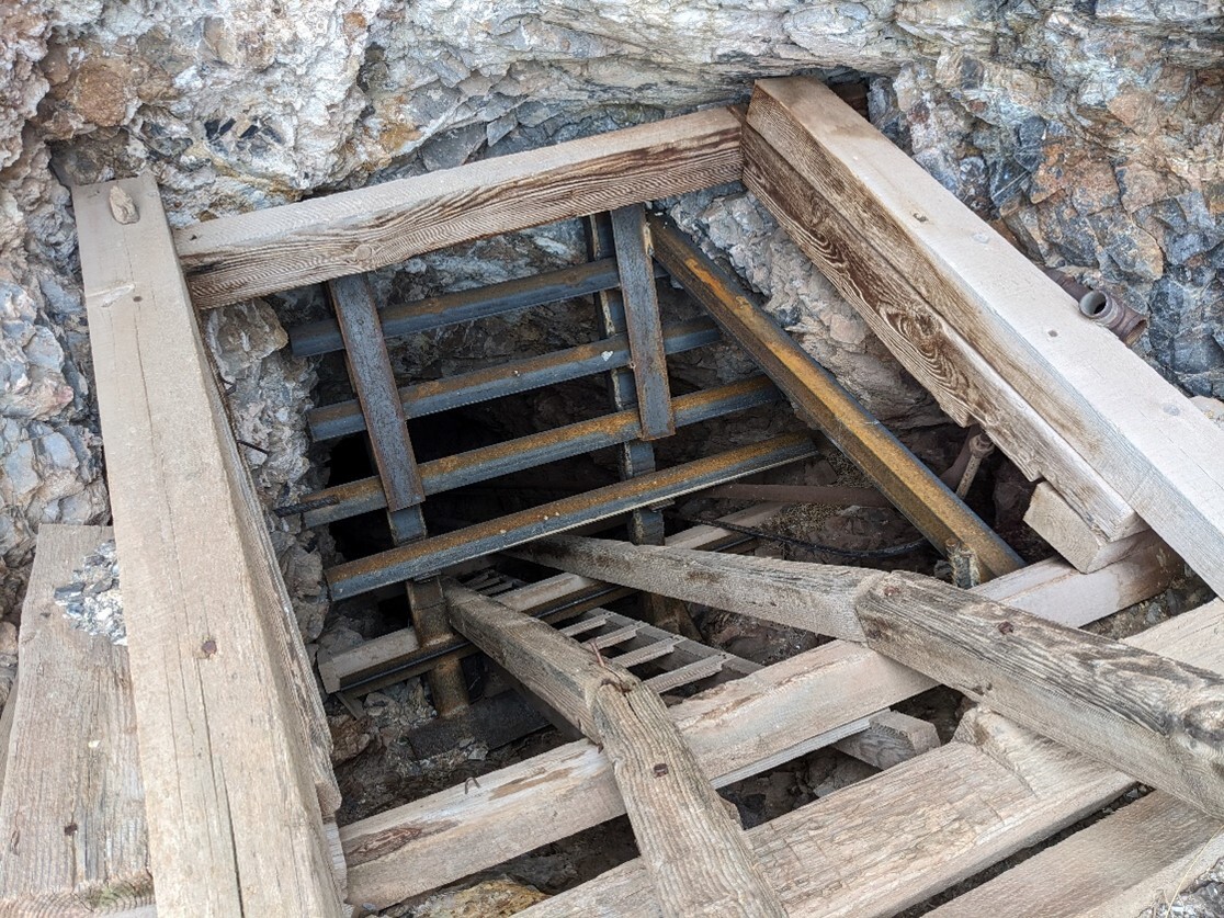 DEVA_AML18_Tucki_SH-001_Completed_Spring23_Bat Gate.jpg