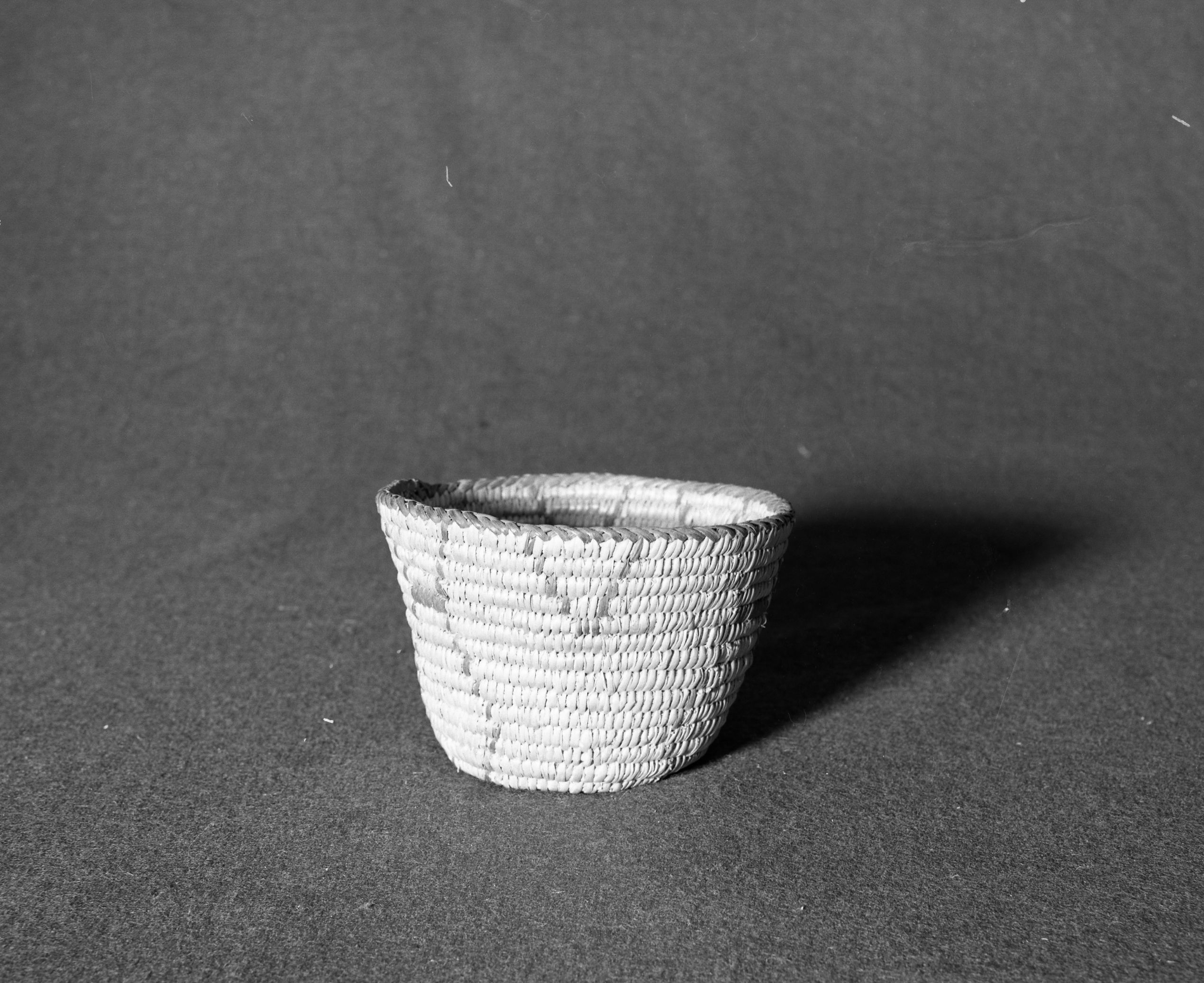 Marie Rozier Collection, Catalog No. 122. Object: Pima type (?) basket. Dimensions: 5 1/2 x 4 3/4". Materials: devil's claw, willow, cattail. Technology: ---. Collection History: ---. Photographed by Michael Dixon, Dec. 1982. Catalogued by Craig Bates and Barbara Beroza. Yosemite Collections, National Park Service.