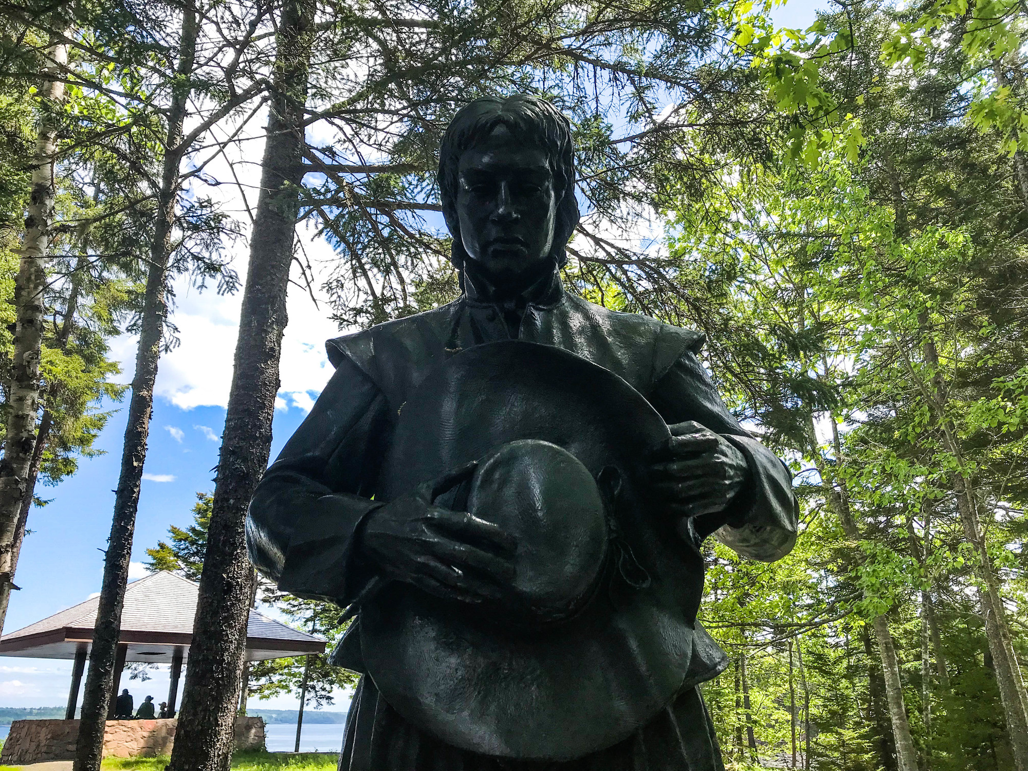 Statue of a French explorer holding a hat

