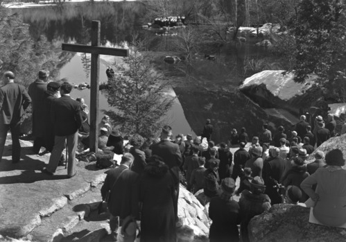 Crowd at Easter Sunrise Service at Mirror Lake.
