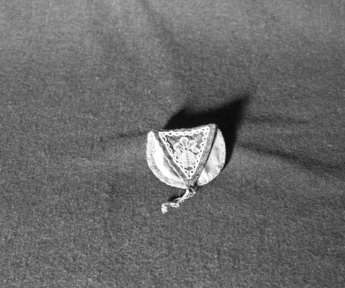 Marie Rozier Collection, Catalog No. 19. Object: Northeast Woodlands purse. Dimensions: 6". Materials: Velvet, cotton cloth, glass beads, faceted metal beads. Collection History: Gift of Begger Roos. Probably mid-19th Century. Photographed by Michael Dixon in December 1982. Catalogued by Craig Bates and Barbara Beroza. Yosemite Collections, National Park Service.