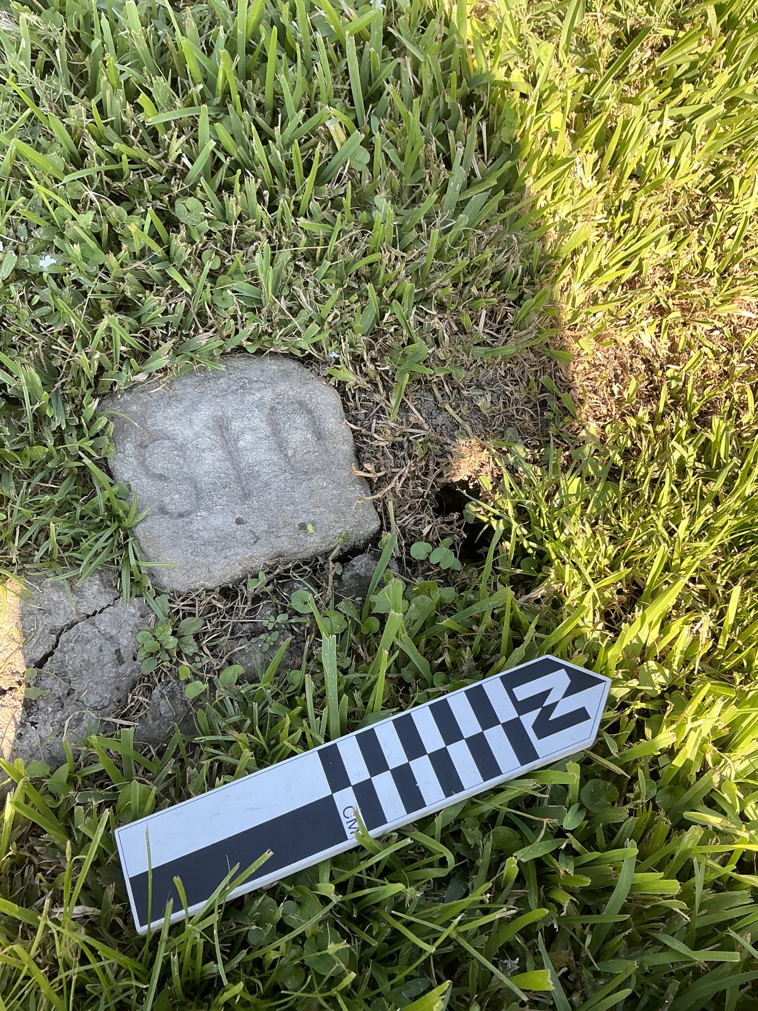 Extra image of flat marble marker