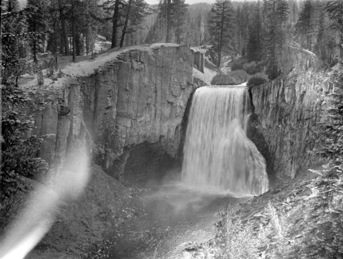 Rainbow Falls on the San Joaquin River in Devils Postpile.