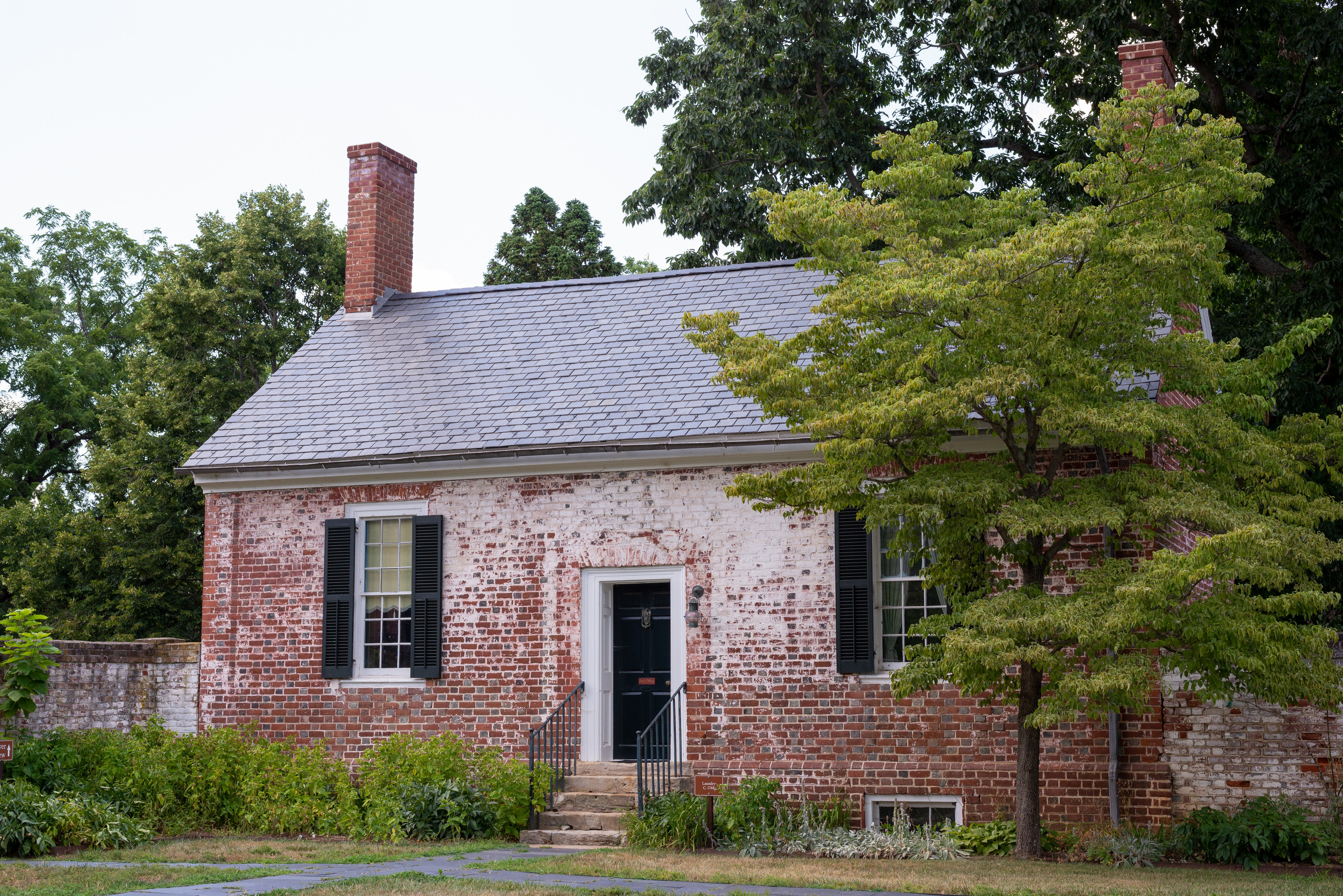 Single story brick building building.