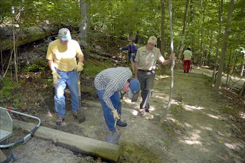 Volunteers repair trail in Cuyahoga Valley National Park