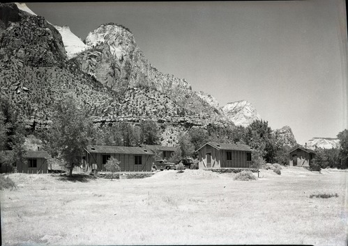 New guest cabins (Utah Parks Company) near cafeteria.