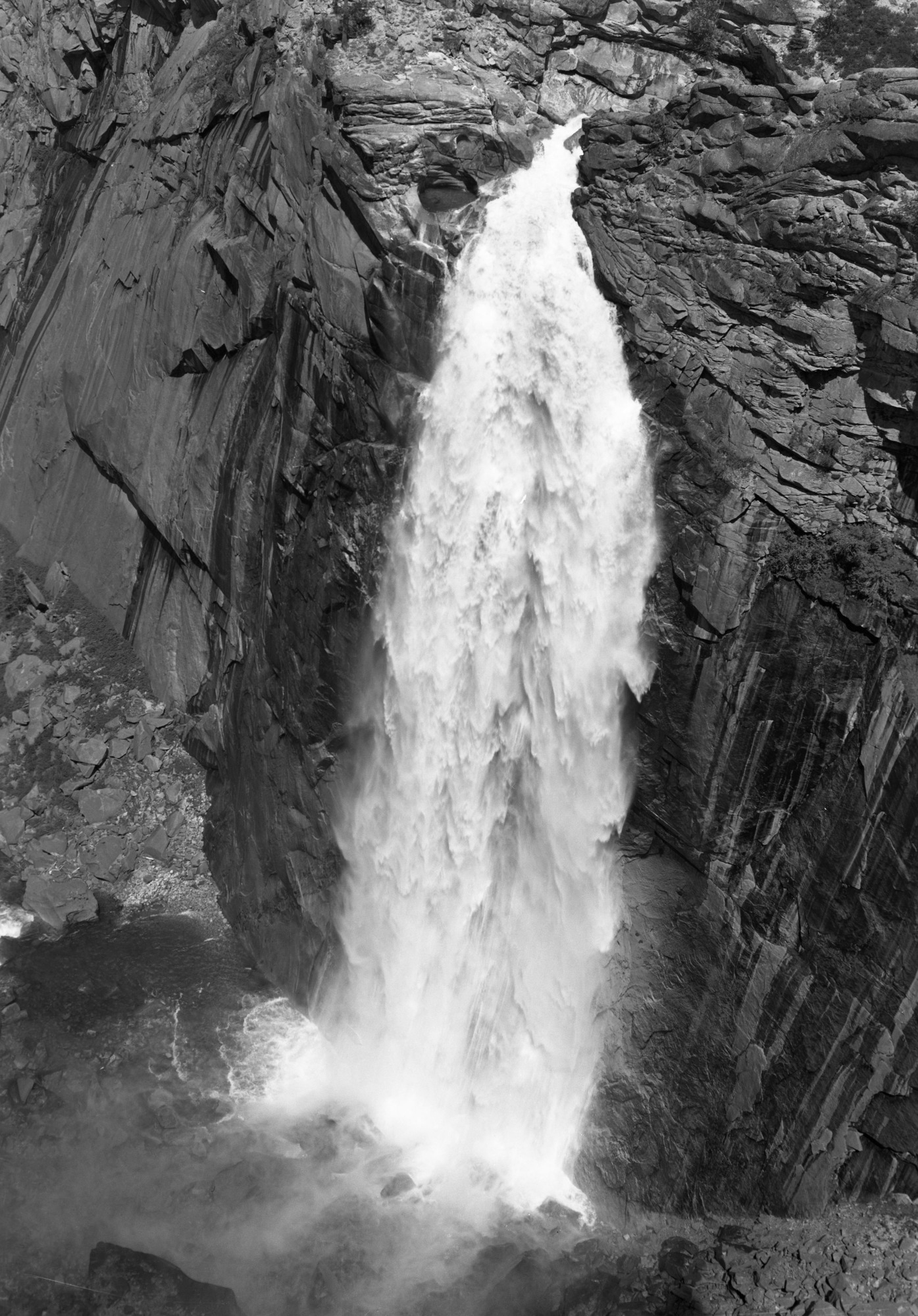 Illilouette Fall from near Glacier Pt. 11 mile trail.