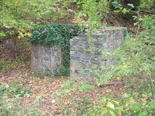 Springhouse at Glover-Archbold Park in November 2007