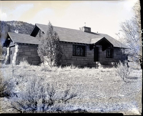 Old East Entrance residence, Building 31.