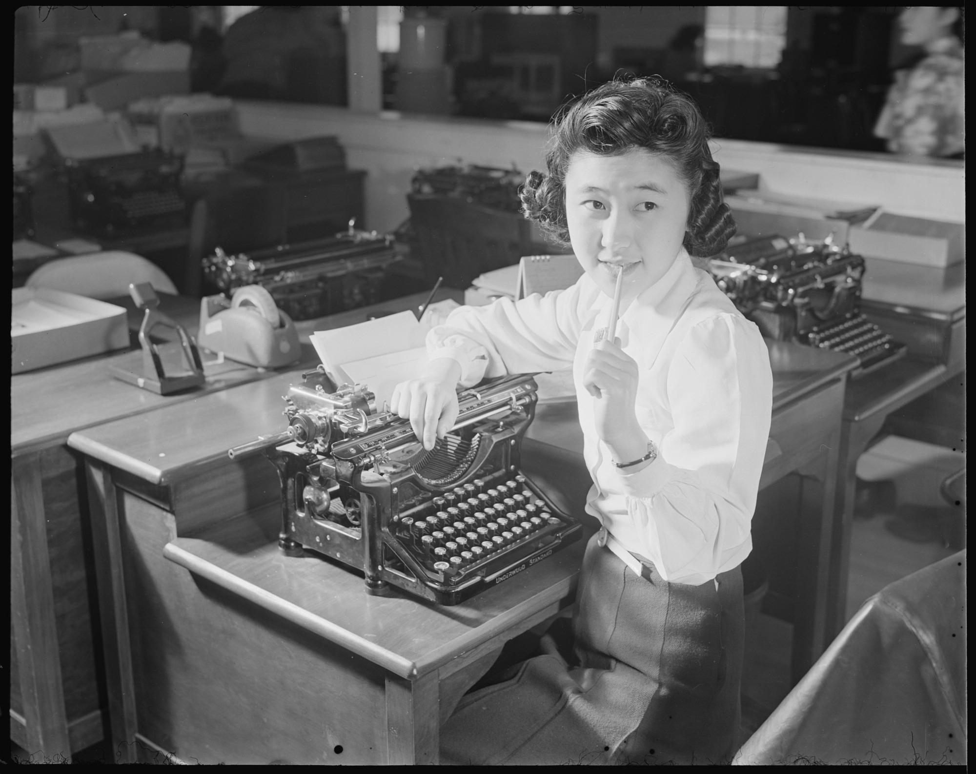 Haru Uno, Stenographer