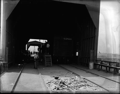 C4206-C4208--Jersey City, NJ--Grain Pier--Laborers--boxcar [1917.08]