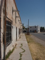 A sidewalk next to a building.