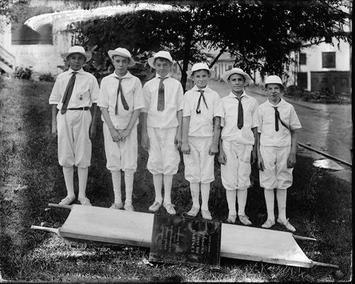 A1182-A1183--First Aid Team--Woodward Mine [1915.10.09]