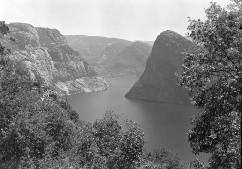 Looking east up the Reservoir.