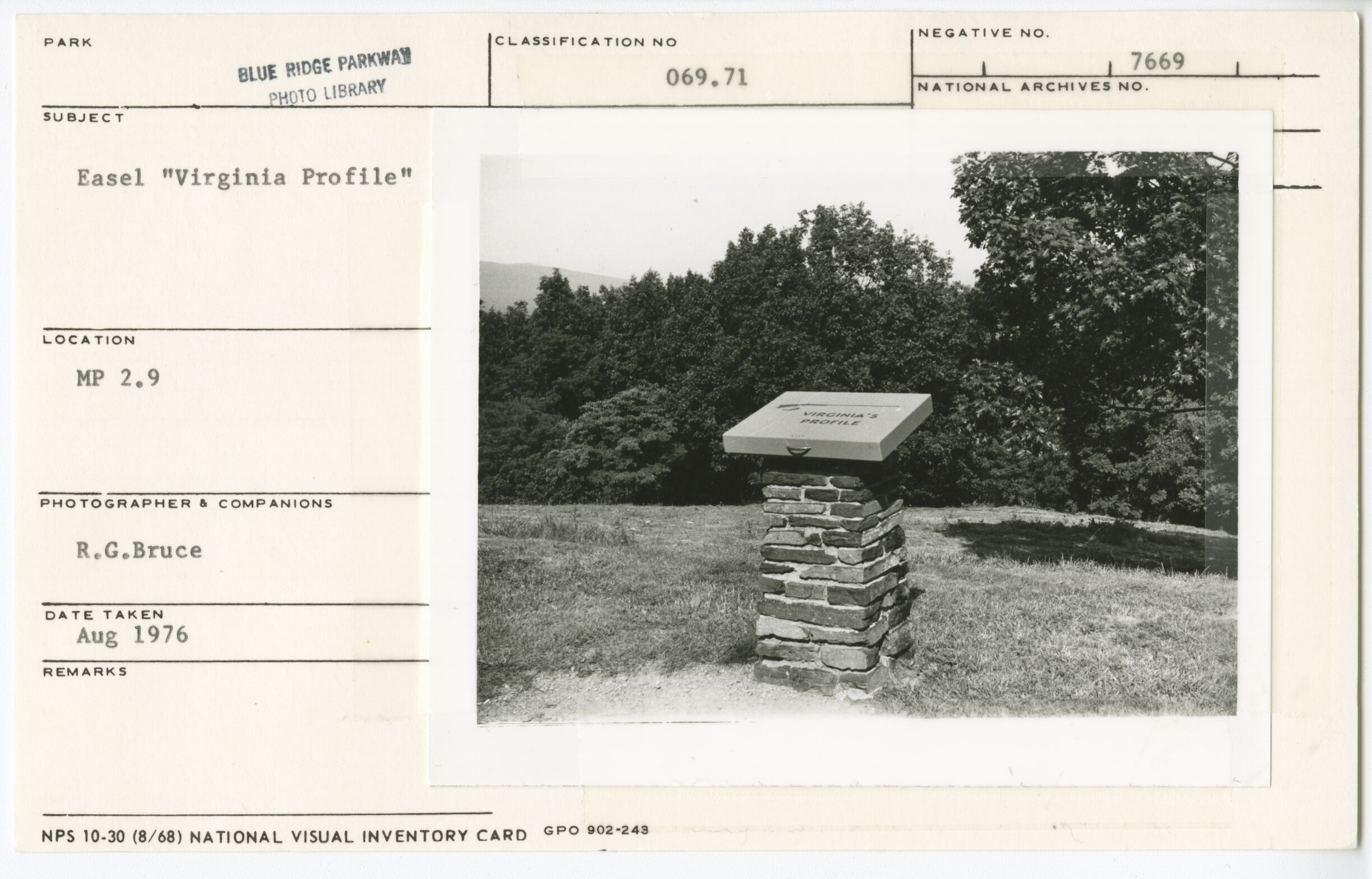 Easel "Virginia Profile"