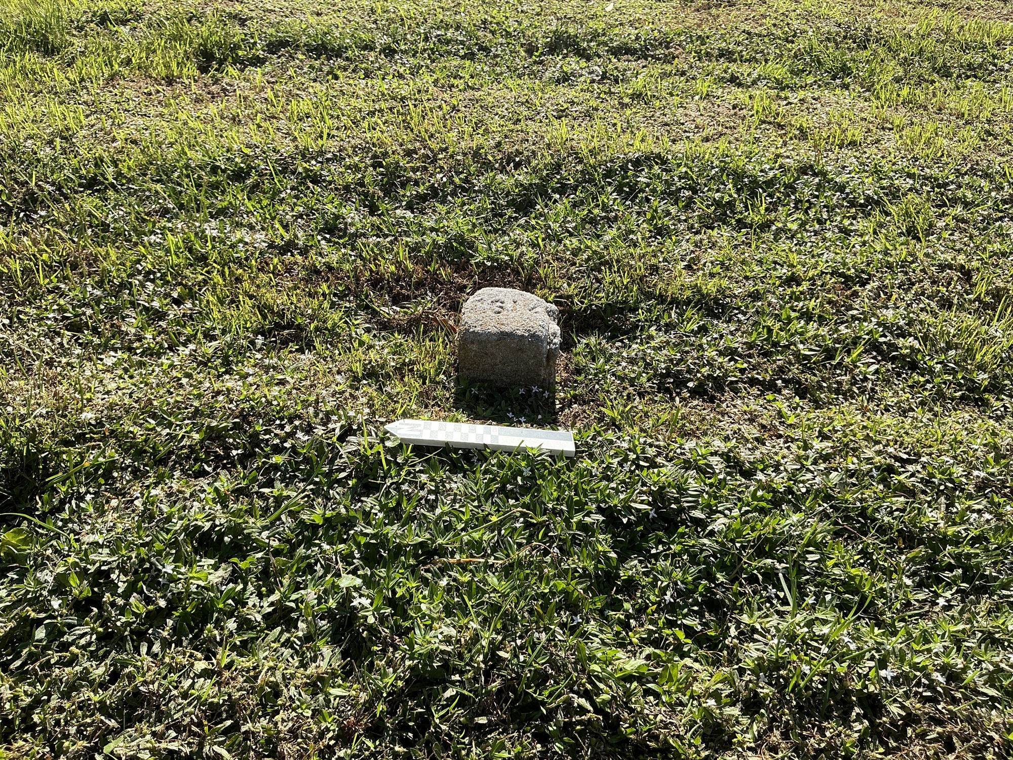 Extra image of flat marble marker