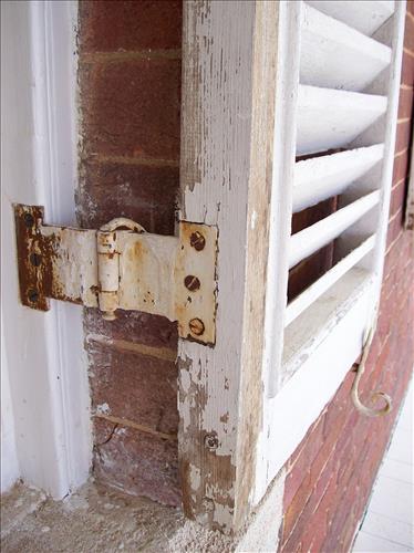 FOWA-Damaged Shutters on Officer's Quarters at Fort Washington Park, April 9, 2009