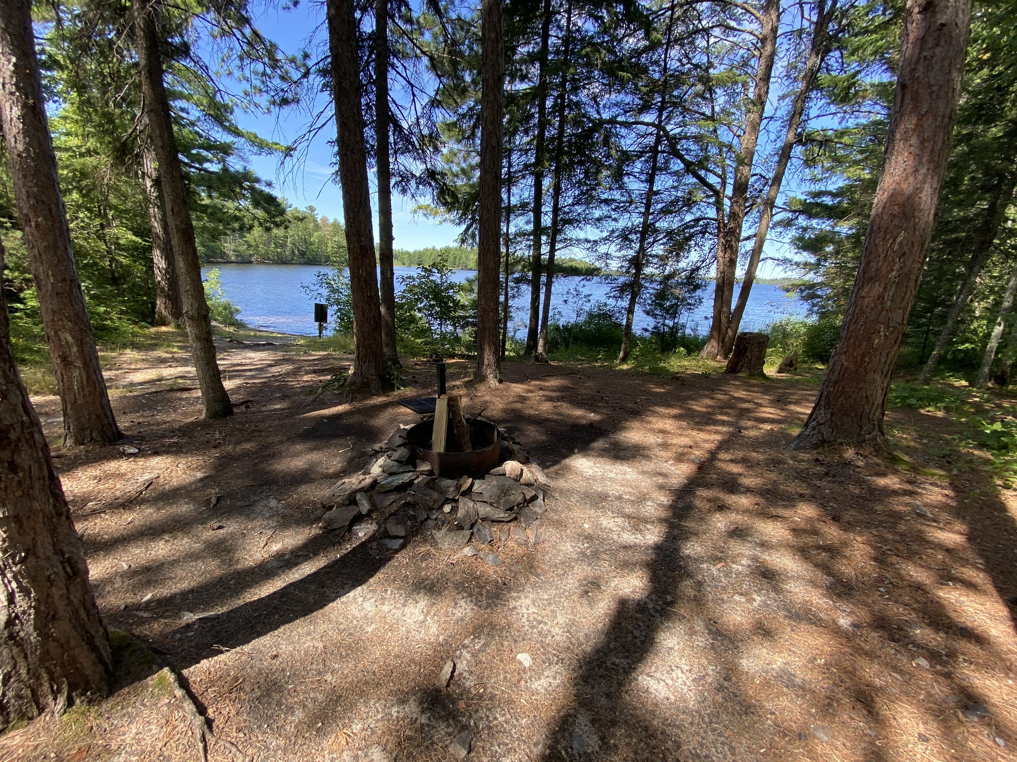 Houseboat Garretts Point at Rainy Lake, Sand mooring; Camp Out
