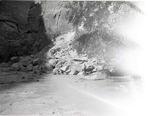 BW photo of a rock slide along the Narrows Trail.