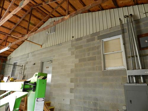 Maintenance lower bay