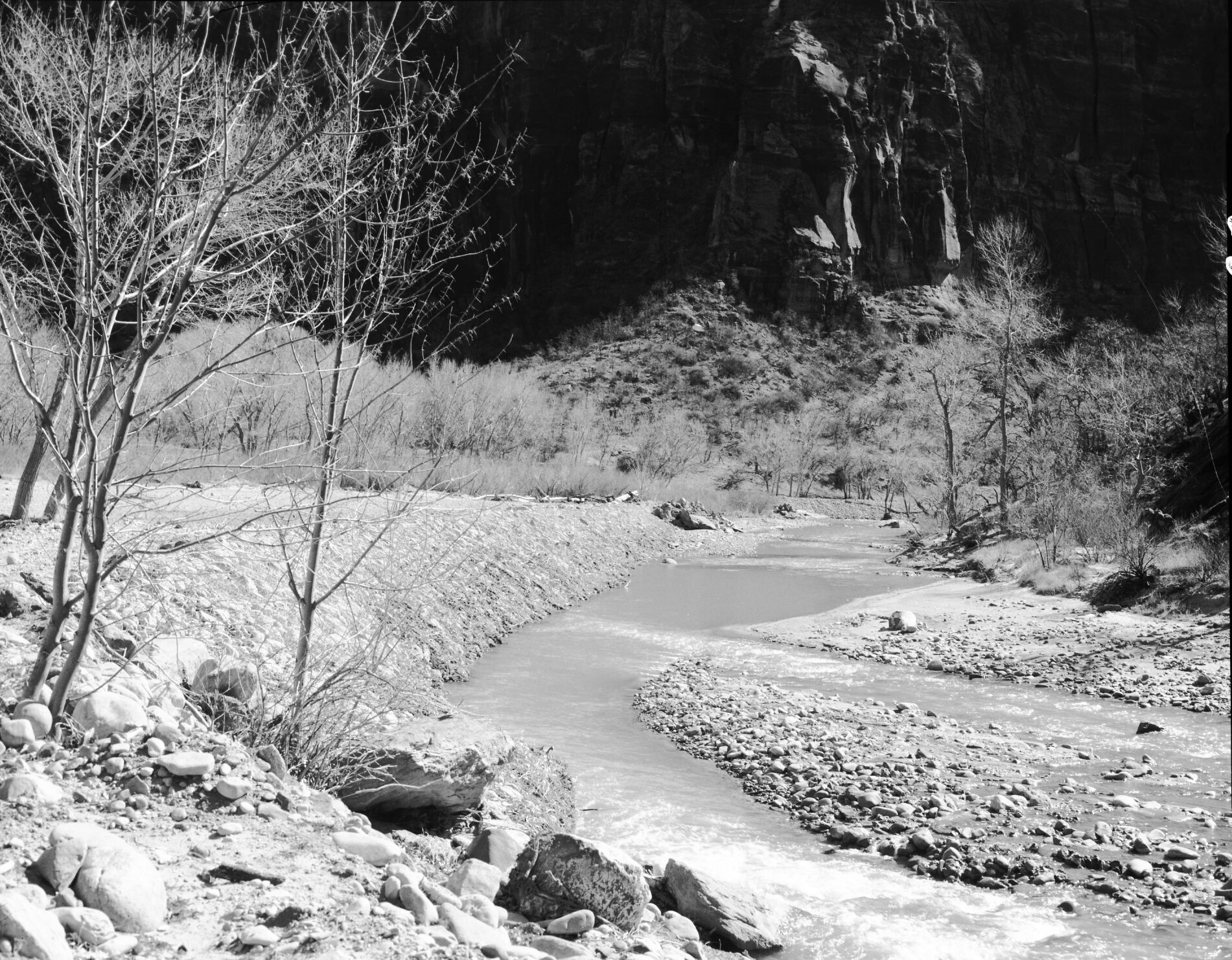 Flood protection - wall and basket work.