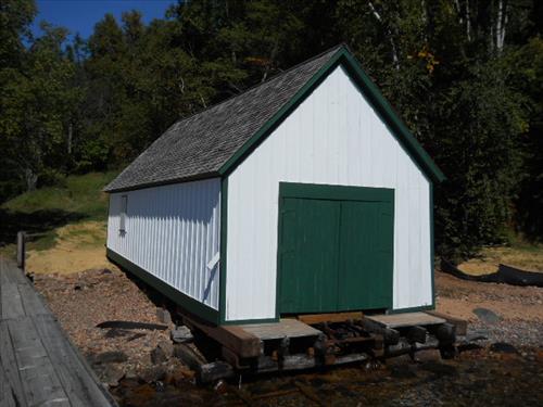 APIS, Devils Island Boathouse