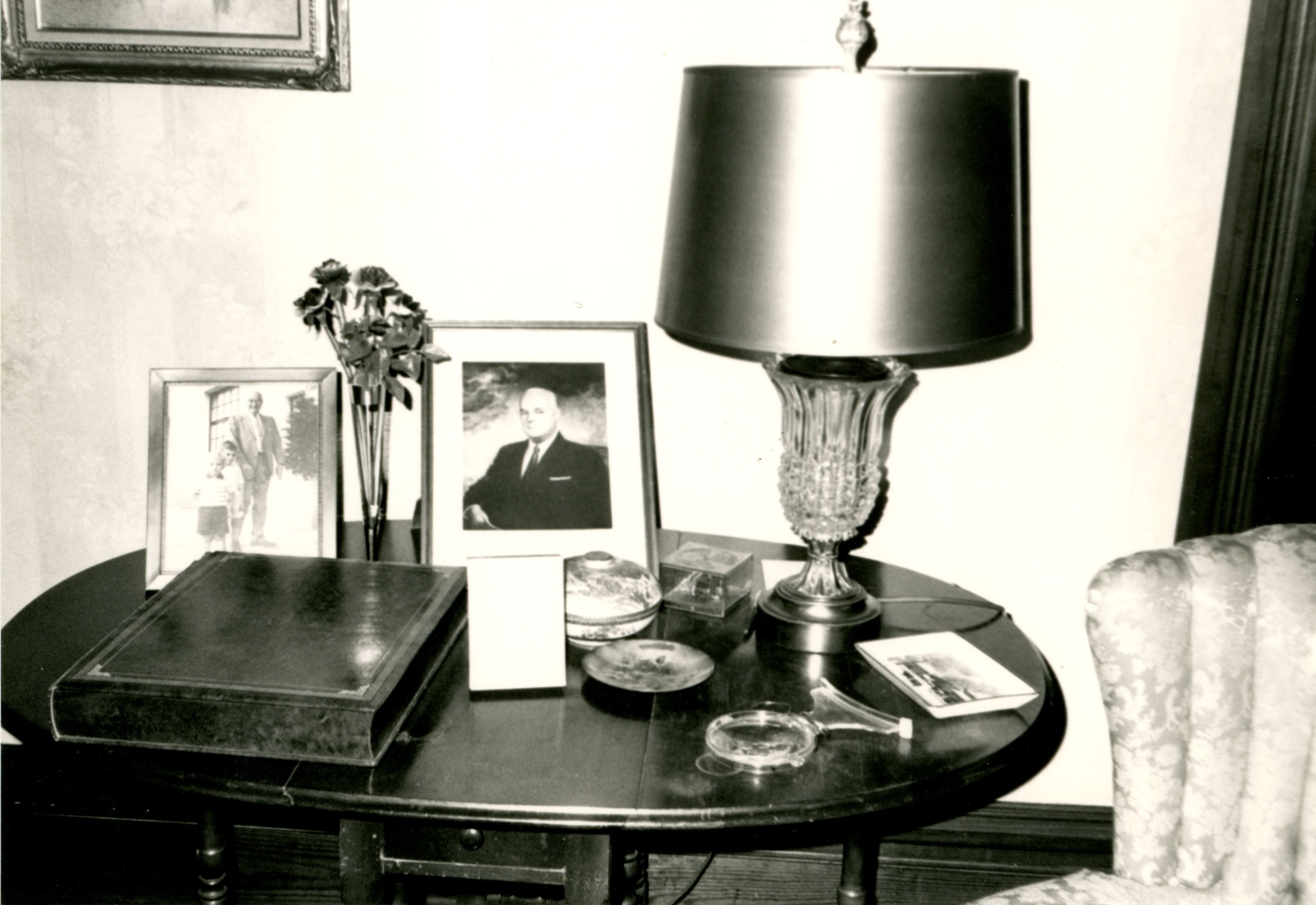 Living room gate table leg