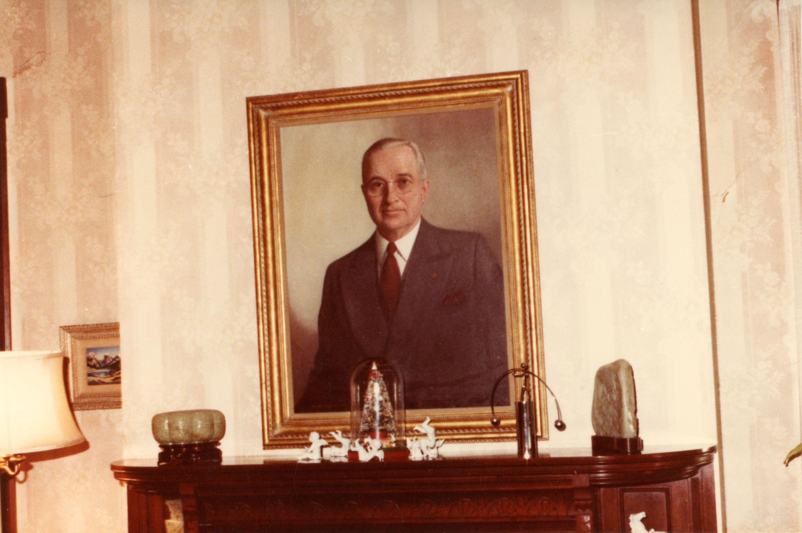 Hstr living room focus on painting over fireplace